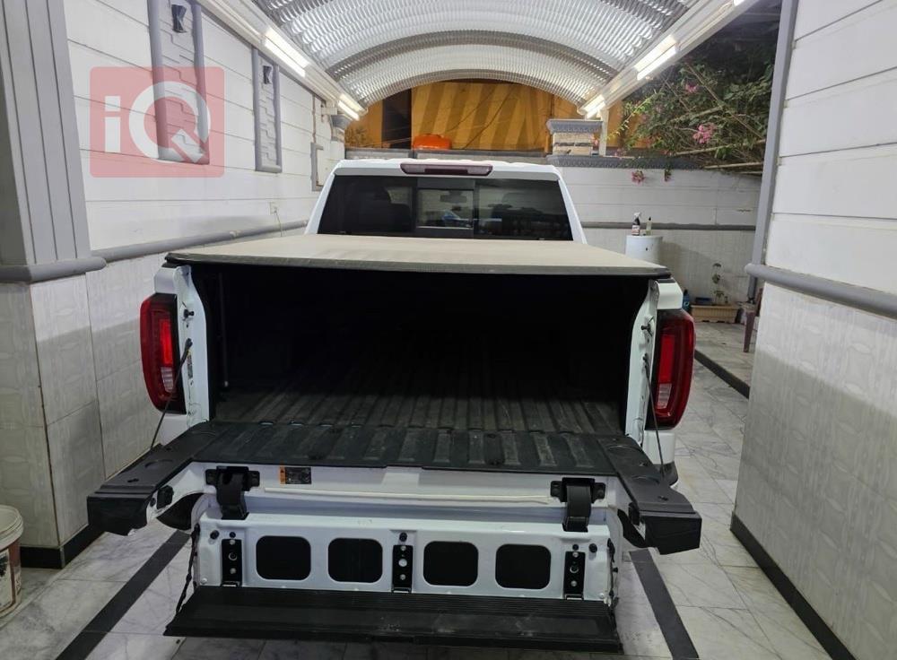 GMC Sierra